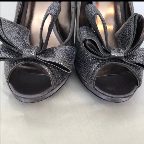 Moda Spana Shoes - Moda Spana size 9 Gray Sequin Peep Toe Bow Heels